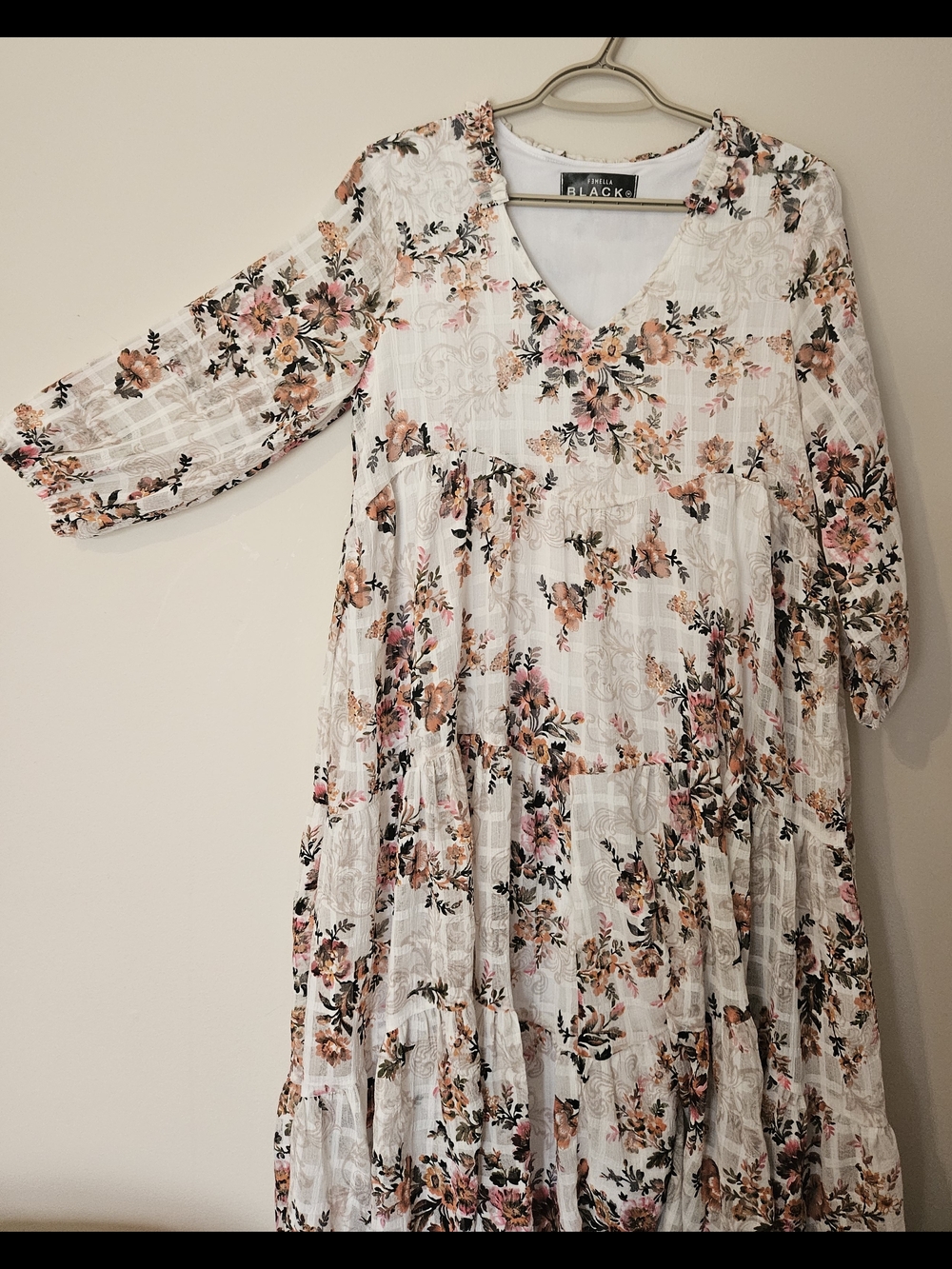 Femella Black - Cream Floral V-Neck Dress with Pink & Orange Blooms Medium Size - Picture 6 of 15